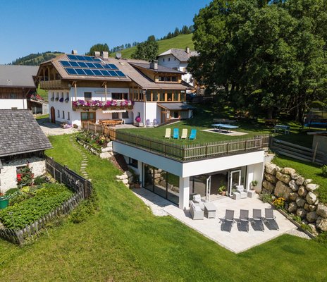Foto estiva di presentazione Appartamenti Agriturismo Anví