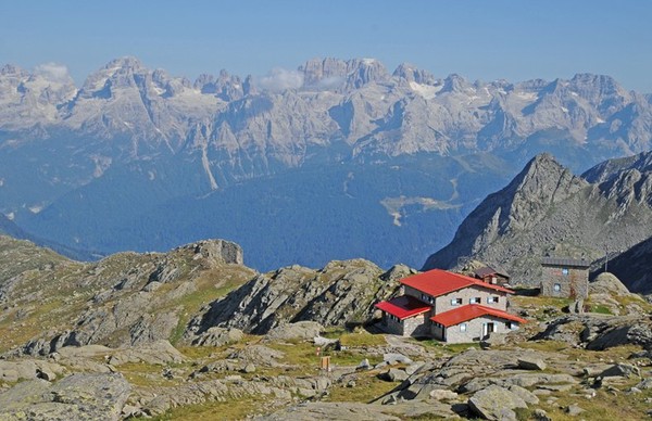 La posizione Rifugio Segantini Val D' Amola S. Antonio di Mavignola (Madonna di Campiglio)