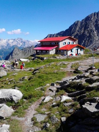 Foto esterno in estate Segantini Val D' Amola