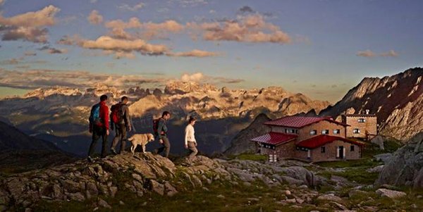 Foto esterno in estate Segantini Val D' Amola