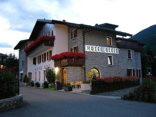 Foto Außenansicht Hotel Bleis