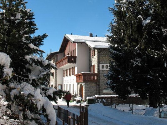 Foto Außenansicht Hotel Bleis