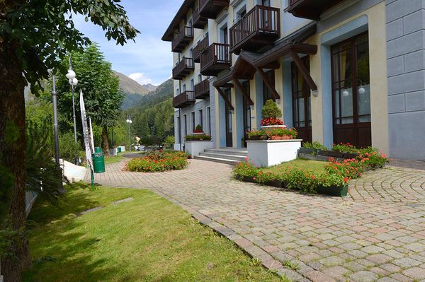 Foto esterno in estate Palace Pontedilegno Resort