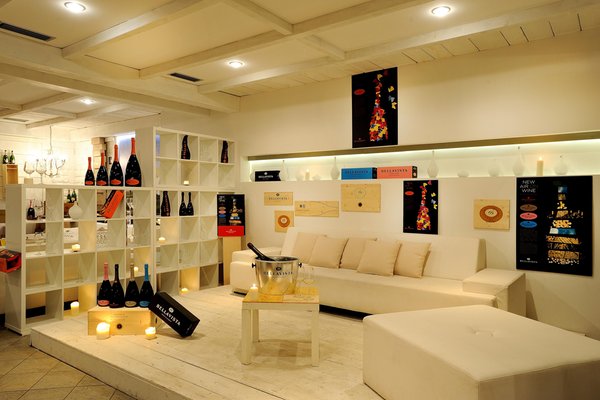 La cantina dei vini Passo Tonale Grand Hotel Paradiso