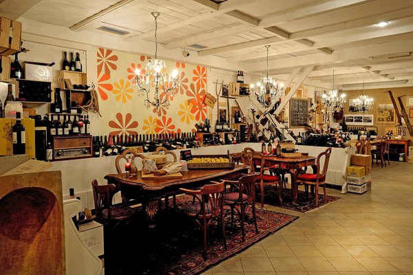 La cantina dei vini Passo Tonale Grand Hotel Paradiso