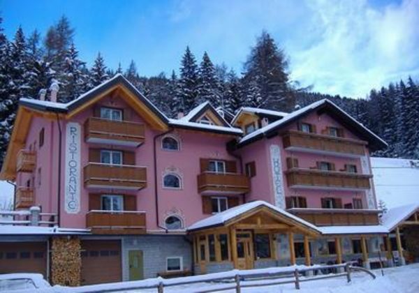 Foto invernale di presentazione La Roccia - Hotel 3 stelle