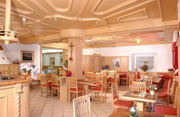 Il ristorante Passo Tonale La Roccia