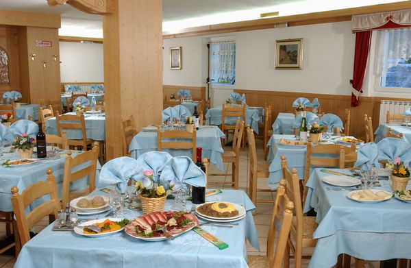 Il ristorante Passo Tonale La Roccia