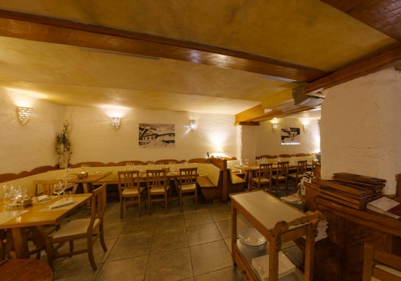 The restaurant Madonna di Campiglio La Cantina del Suisse