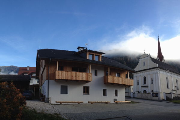 Foto esterno in estate Resi