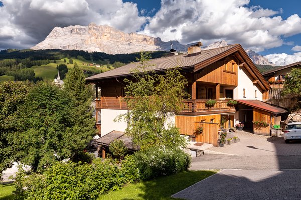 Photo exteriors in summer Ciasa d'Lista