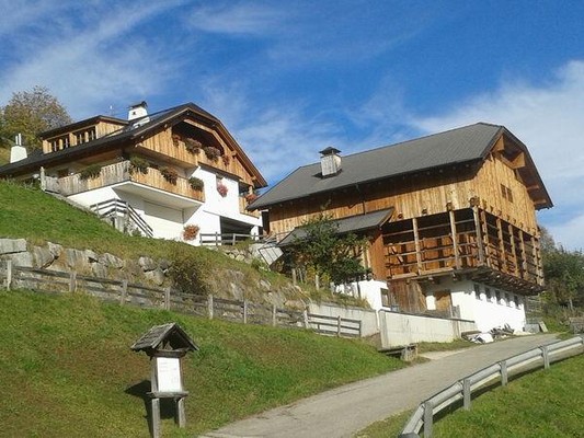 Foto Außenansicht Ferienwohnungen auf dem Bauernhof Laguscel