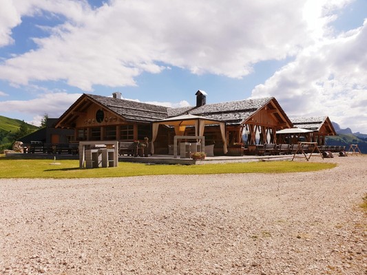 Photo exteriors Mountain hut Burz