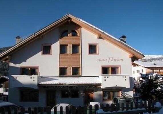 Foto Außenansicht Ferienwohnungen Ciasa Parom