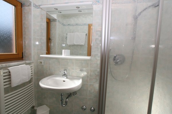 Foto del bagno Appartamenti Ciasa Parom