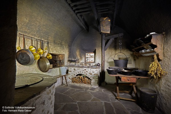 Foto di alcuni dettagli Museo provinciale degli usi e costumi