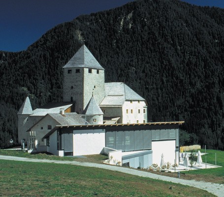 Foto Außenansicht im Sommer Museum Ladin Ćiastel de Tor