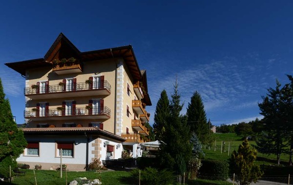 Foto esterno Albergo Aurora - Alpin Gourmet