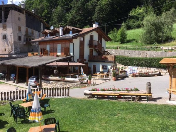 Foto esterno in estate Al Ranch