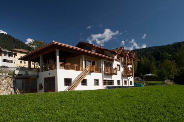 Foto esterno Affittacamere Larix