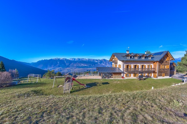 Photo exteriors Hotel Mountain lodge Predaia Ai Todes'ci