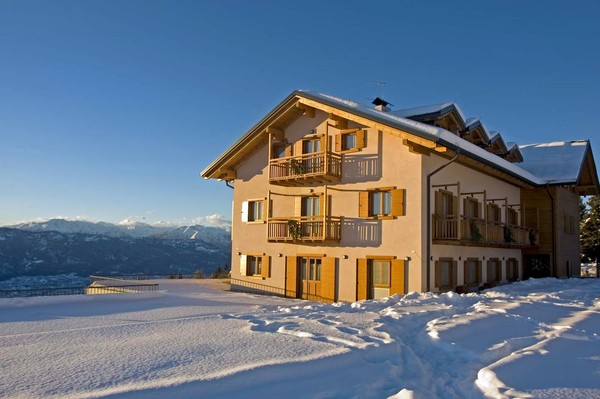 Photo exteriors Hotel Mountain lodge Predaia Ai Todes'ci