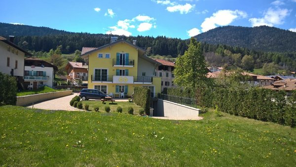 Sommer Präsentationsbild B&B auf dem Bauernhof Belsogno