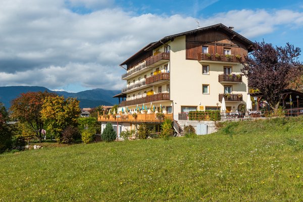 Foto esterno in estate Bucaneve