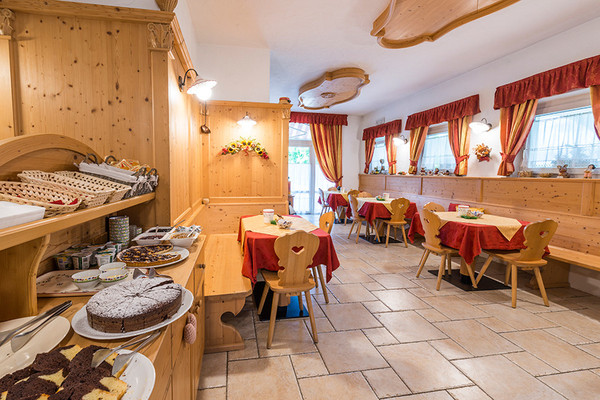 The breakfast Farmhouse B&B + Apartments Casamela