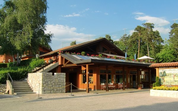 Sommer Präsentationsbild Restaurant Golf Dolomiti