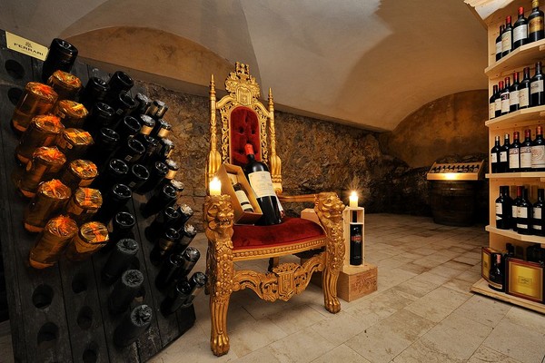 La cantina dei vini Ronzone Orsogrigio