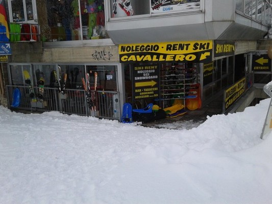 Foto esterno Noleggio sci e snowboard Cavallero