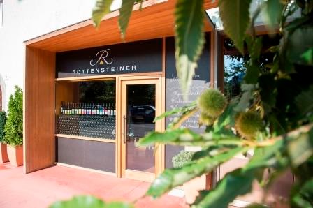 Foto esterno Azienda vinicola Tenuta Hans Rottensteiner