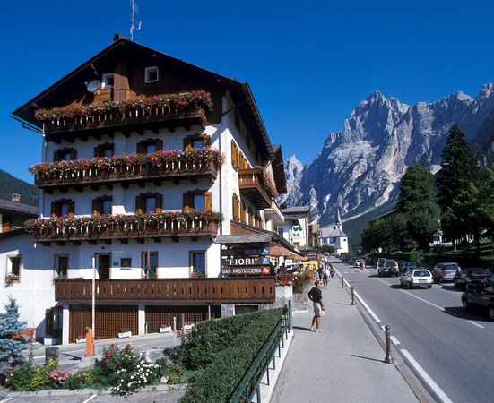 Foto estiva di presentazione Fiori Dolomites Experience Hotel