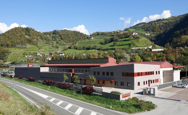 Foto Außenansicht Weinkellerei Eisacktal