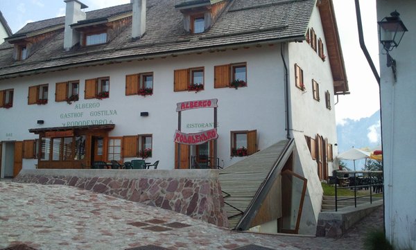 Foto estiva di presentazione Hotel Al Rododendro
