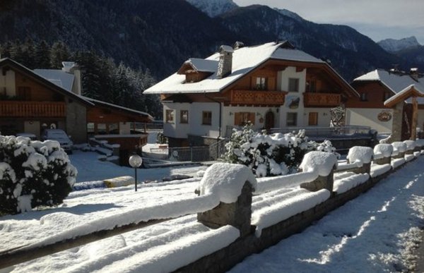 Foto esterno in inverno La Baita