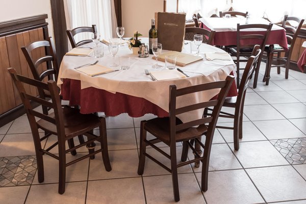 Das Restaurant Passo Pramollo Al Gallo Forcello.1530