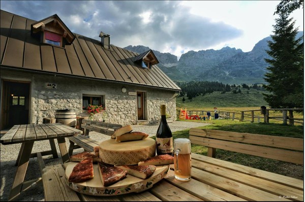 Photo exteriors Malga Montasio