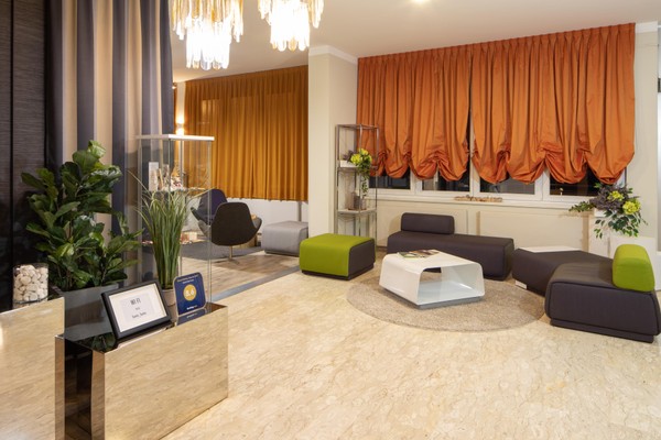 Die Hotelhalle