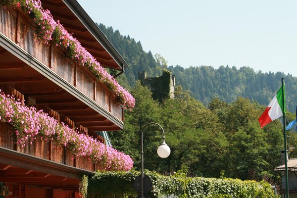 Foto esterno in estate Hotel Centro Benessere Gardel