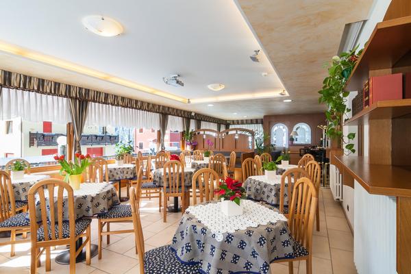 Il ristorante Forni di Sopra (Alpi Friulane) Edelweiss
