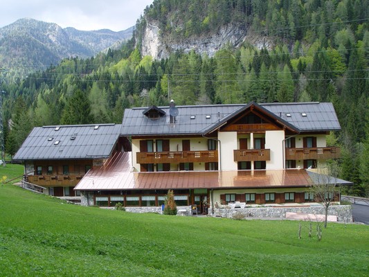 Foto esterno Albergo Nuoitas