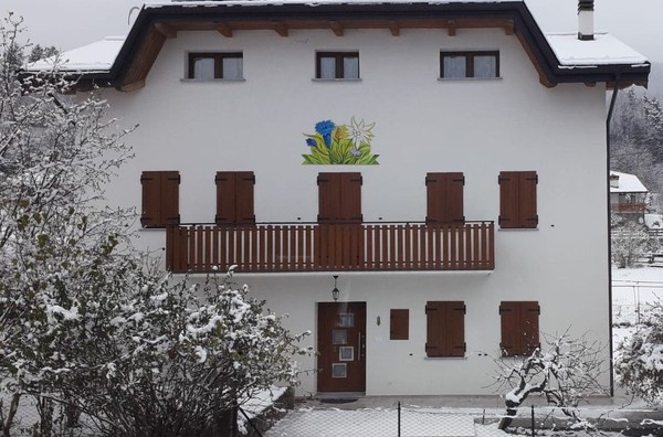 Foto Außenansicht Hoteldorf Val d'Incarojo