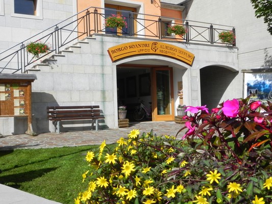 Foto Außenansicht Hoteldorf Soandri