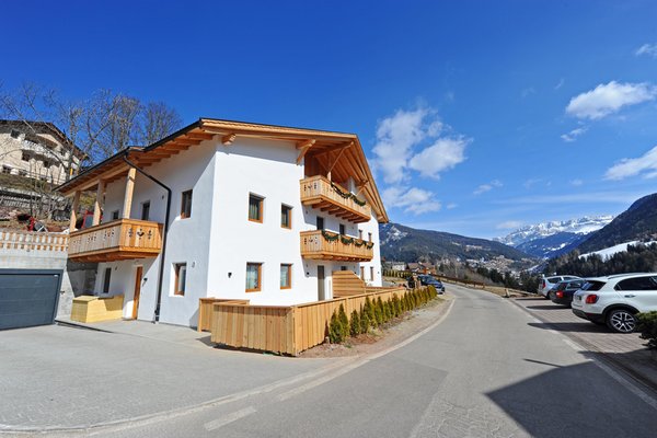 Foto Außenansicht im Sommer Mountain Apartment Hapeli