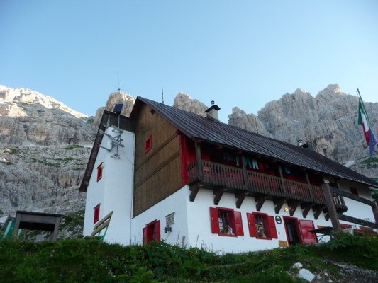 Foto esterno Rifugio Guido Corsi