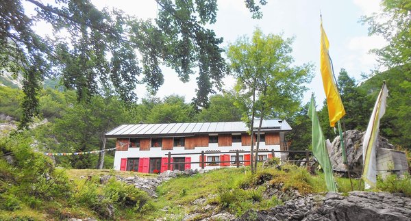Sommer Präsentationsbild Berghütte Grauzaria