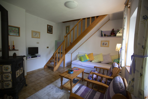 Der Wohnraum Ferienhaus Chalet Martignilas - La casa nel bosco