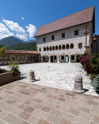Foto esterno in estate Lago di Barcis - Dolomiti Friulane